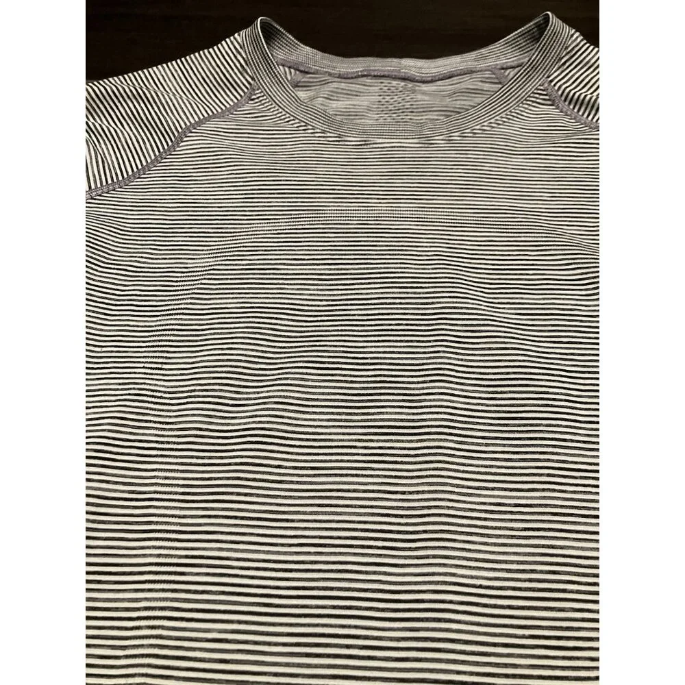 Women’s Lululemon Long Sleeve Size 10 - Picture 2 of 6